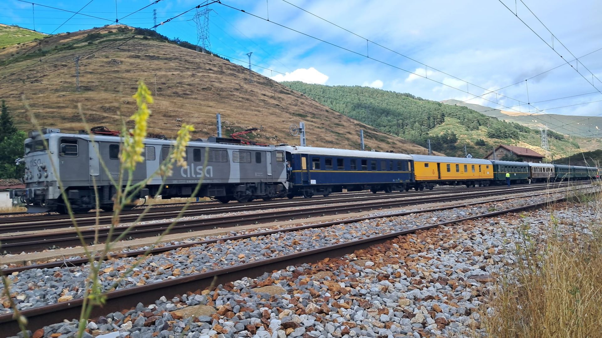 Viaje en tren histórico por la rampa de Pajares