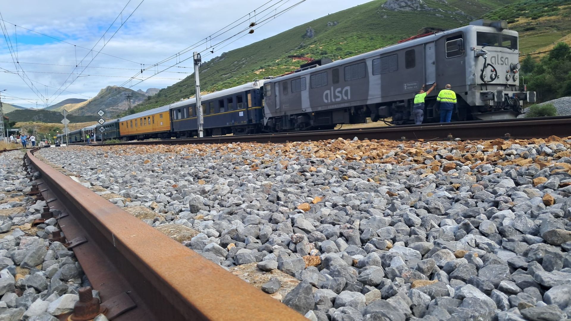 Viaje en tren histórico por la rampa de Pajares