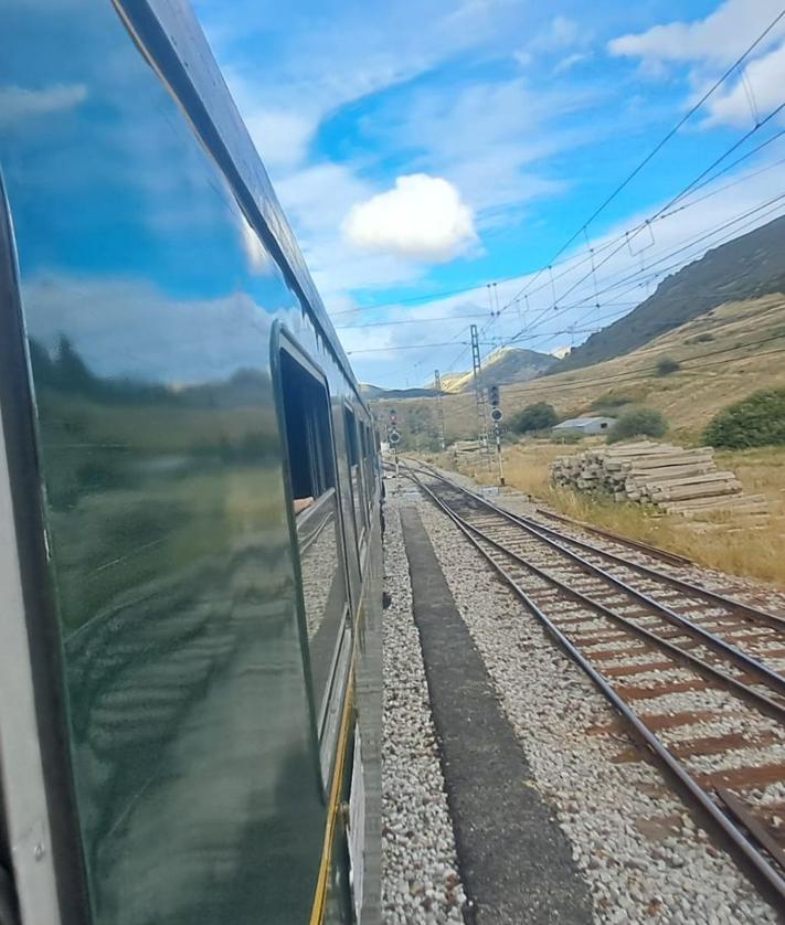 Imagen secundaria 2 - Un viaje al pasado de León y Asturias a bordo de un tren histórico