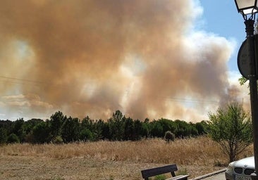 El incendio de Castrillo de los Polvazares continúa en nivel 2, desaloja dos pueblos y obliga a intervenir a la UME