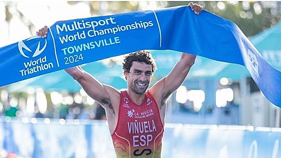 Kevin Viñuela se proclama campeón del mundo de acuatlón