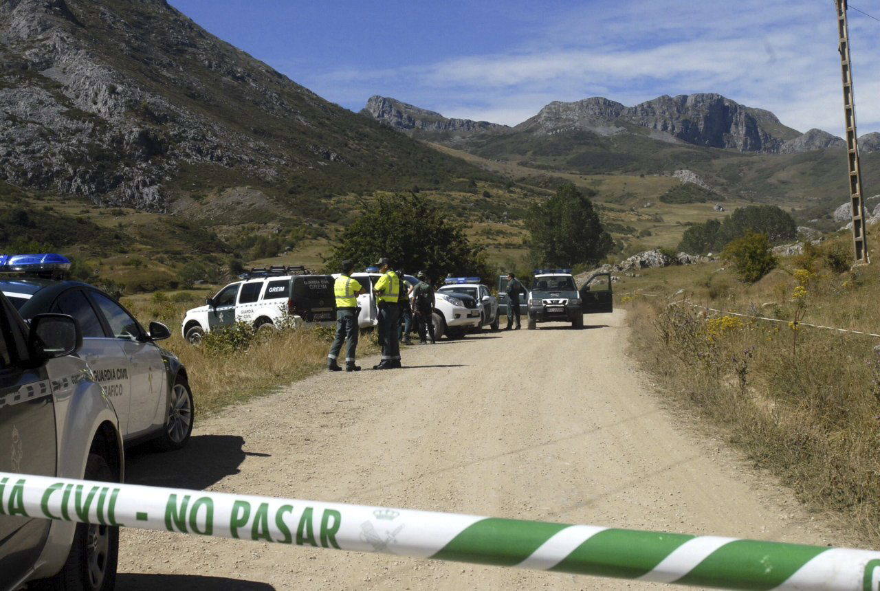 Efectivos de la Guardia Civil en Maraña, para participar en las labores de rescate del accidente