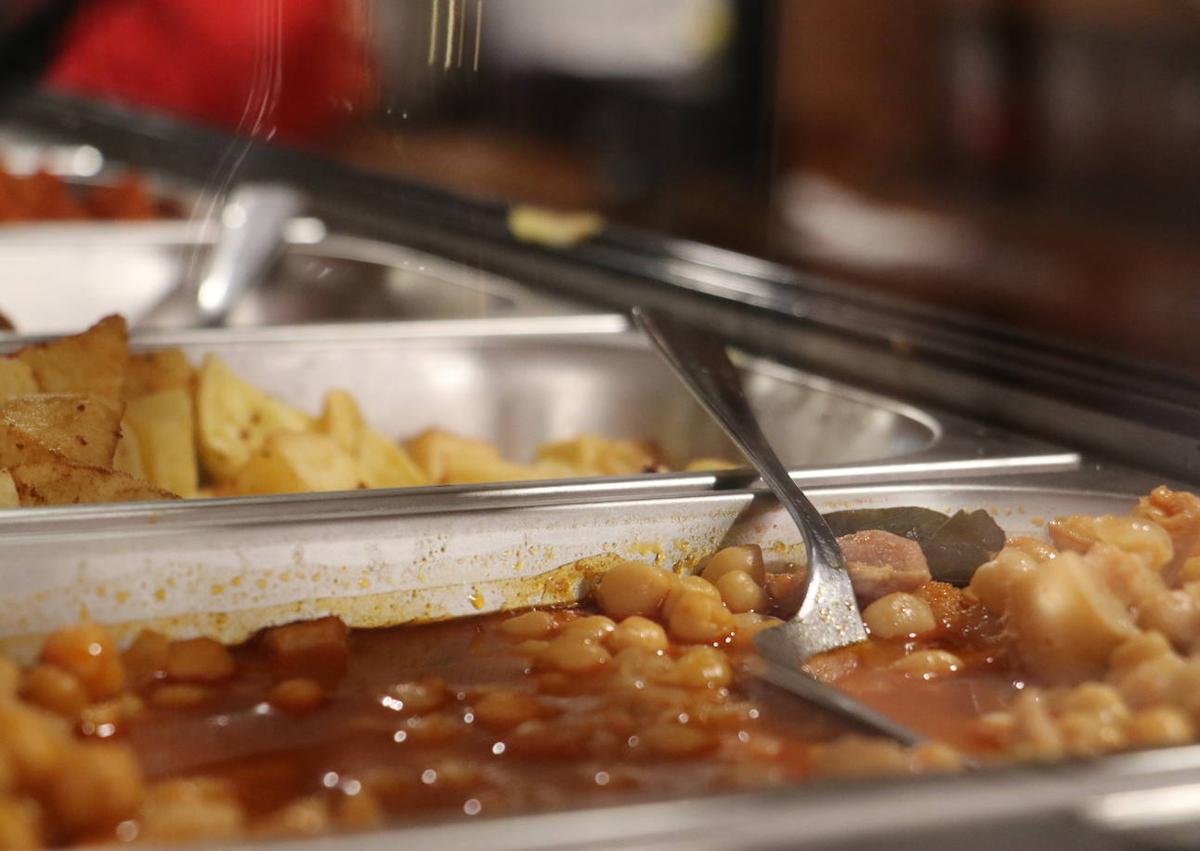 Imagen secundaria 1 - Algunas de las tapas que ofrecen en 'El Garbanzo Negro'