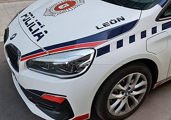 Imagen de archivo de un coche de la Policía Local de León.
