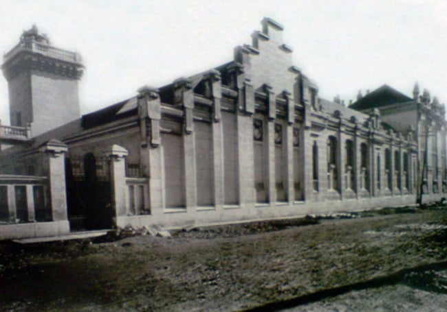 Lateral del edificio del Instituto General y Técnico.