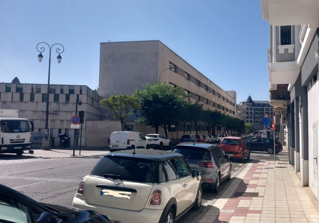 Lateral del Instituto Juan del Enzina. León. 2024.