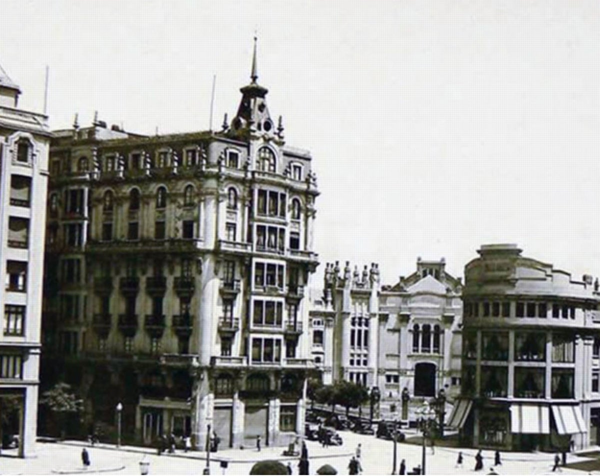 Plaza de Santo Domingo en 1960. Recopilada en Archivo