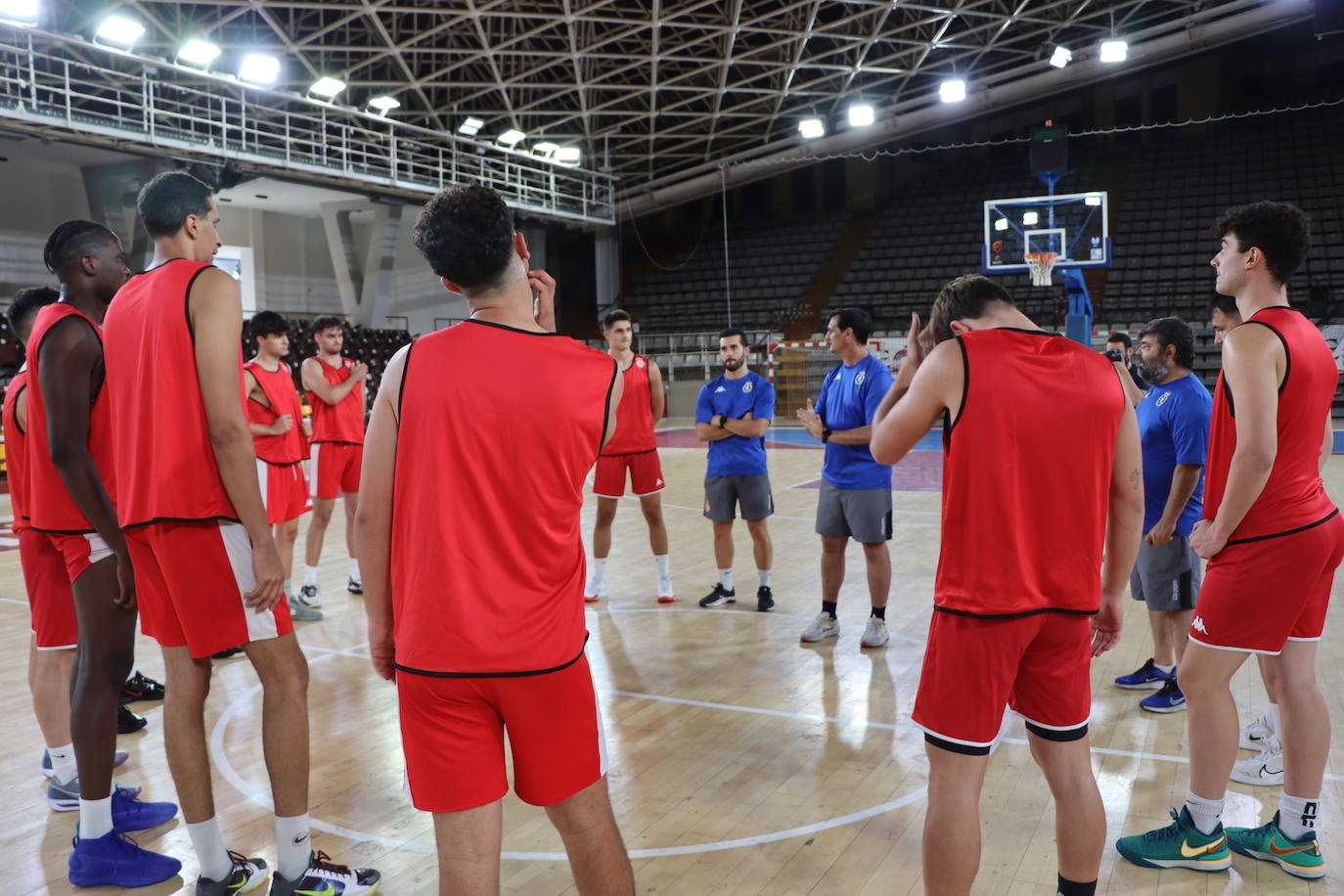 Primer entrenamiento de la Cultural de baloncesto
