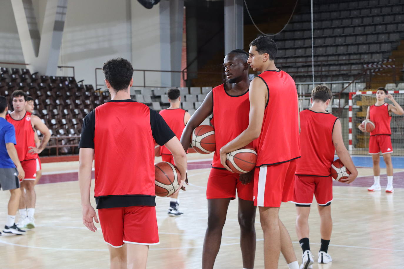 Primer entrenamiento de la Cultural de baloncesto