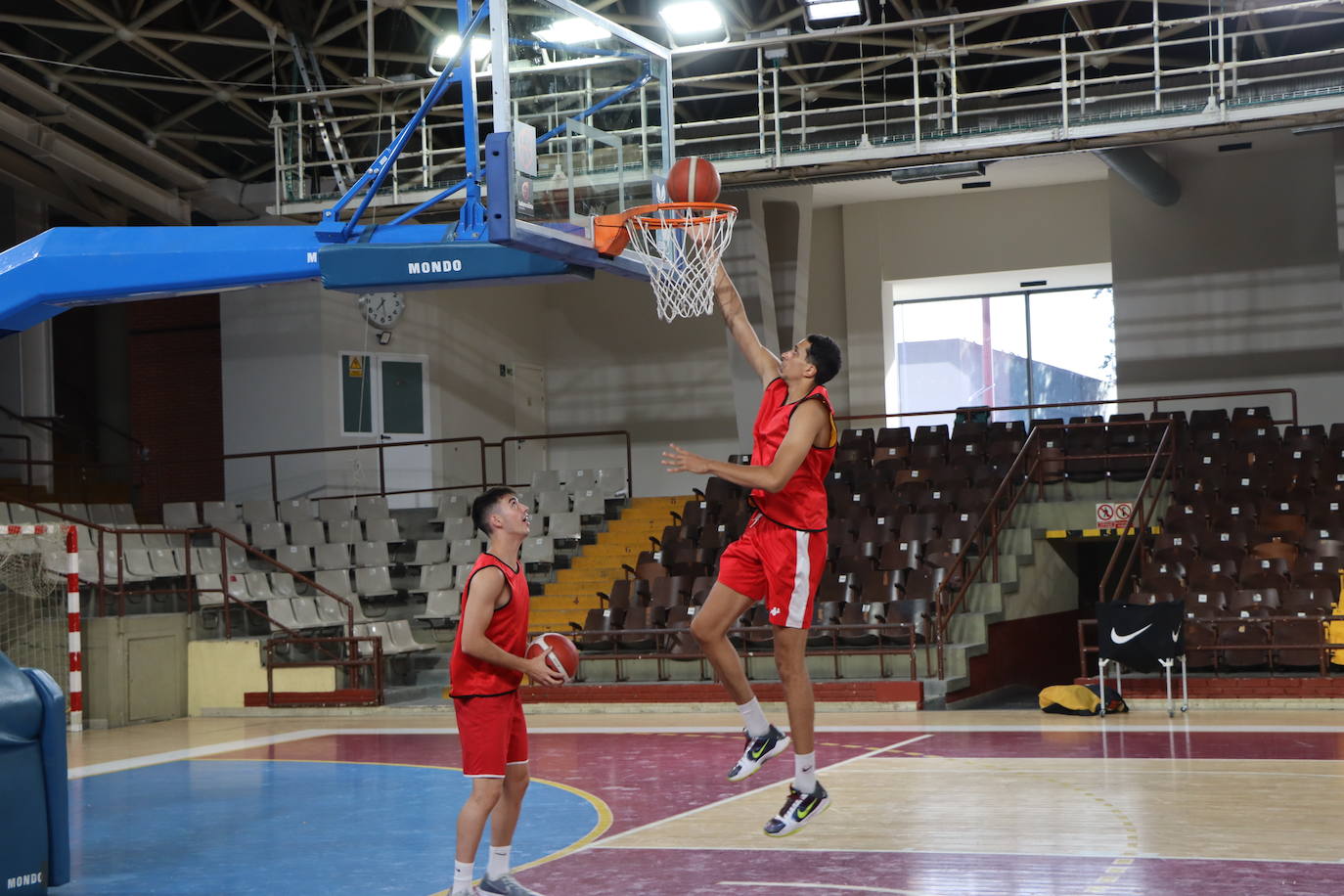 Primer entrenamiento de la Cultural de baloncesto