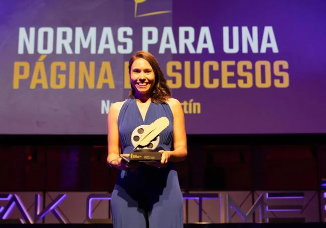 Nuria V. Martín en la gala en la que recogió su premio.