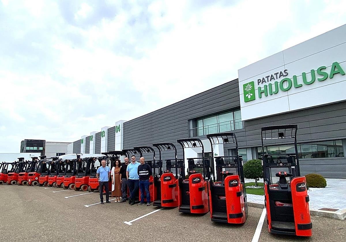 Hijolusa implanta 18 nuevos apiladores y carretillas con el moderno Sistema Connect:desk
