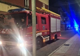 Bomberos de León en la calle Sahagún.