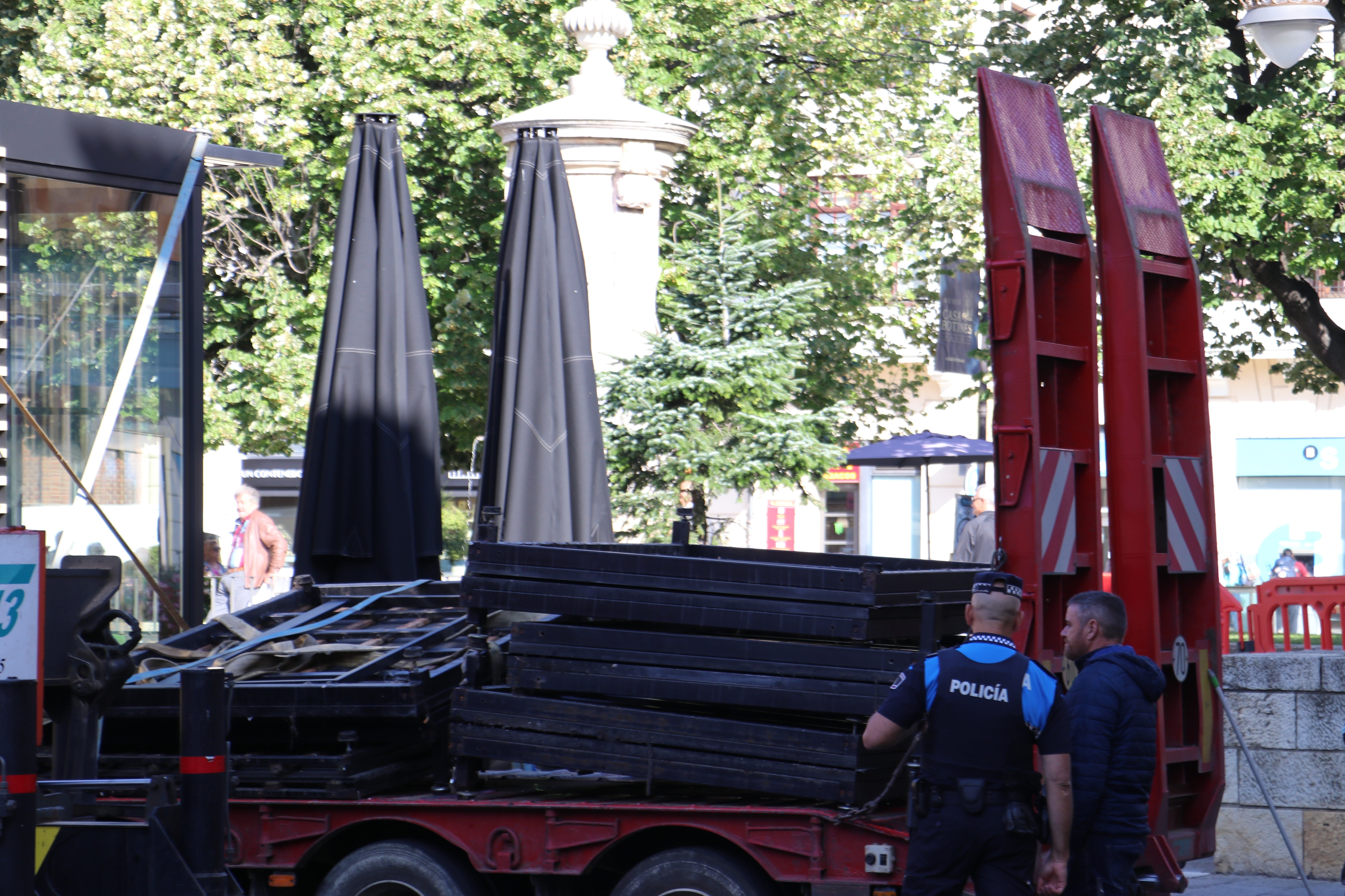 Retirada de los veladores de la plaza San Marcelo