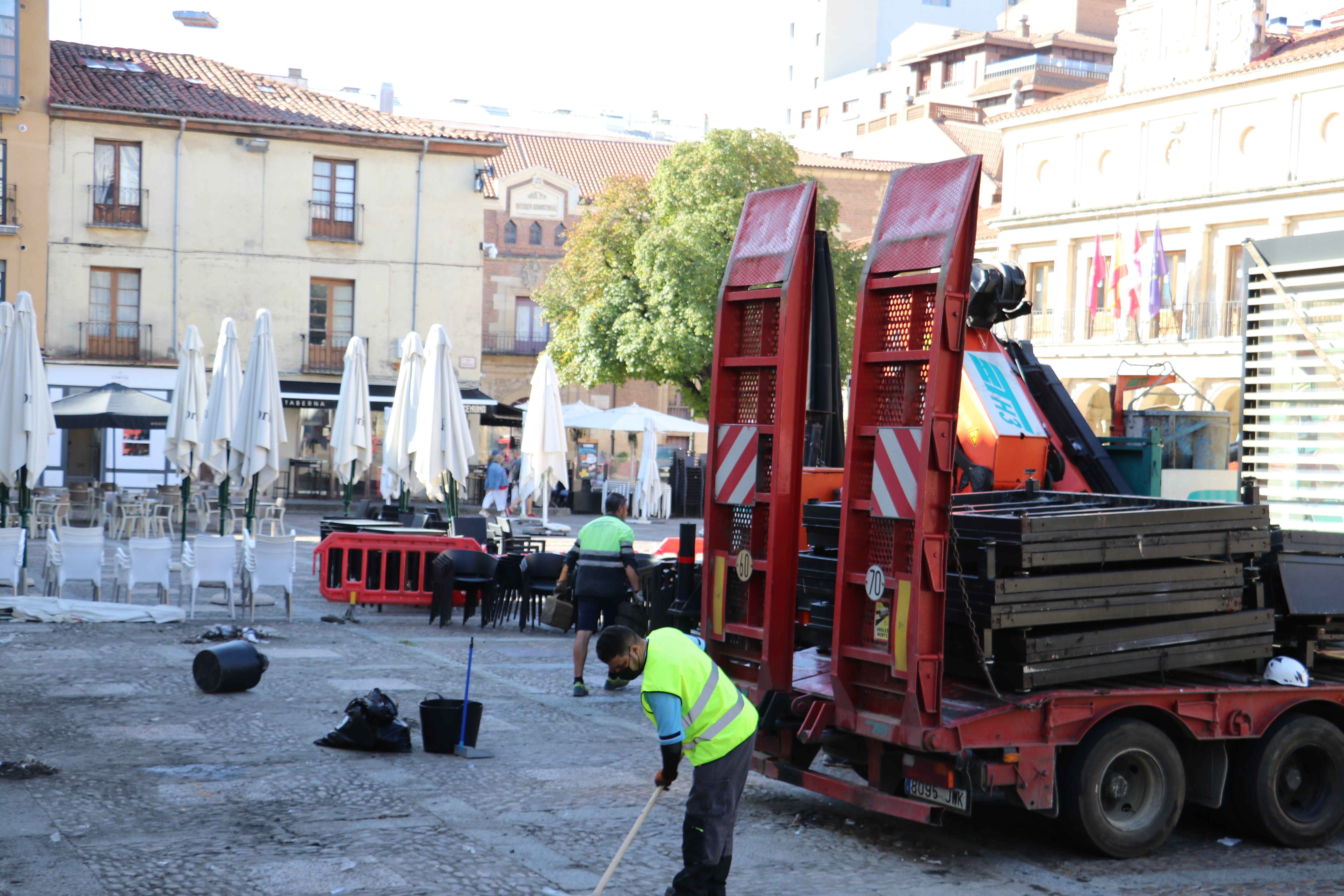 Retirada de los veladores de la plaza San Marcelo