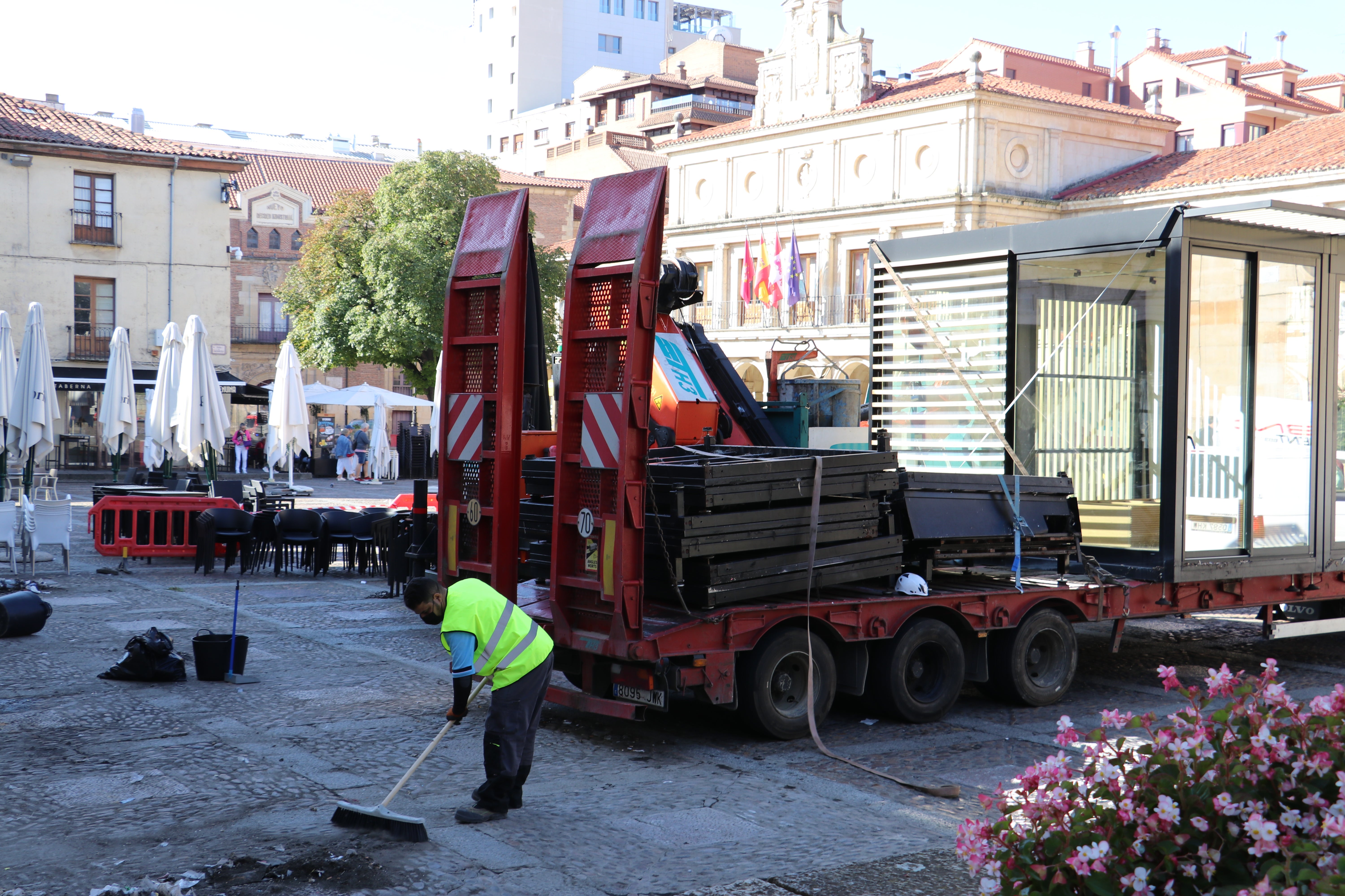 Retirada de los veladores de la plaza San Marcelo