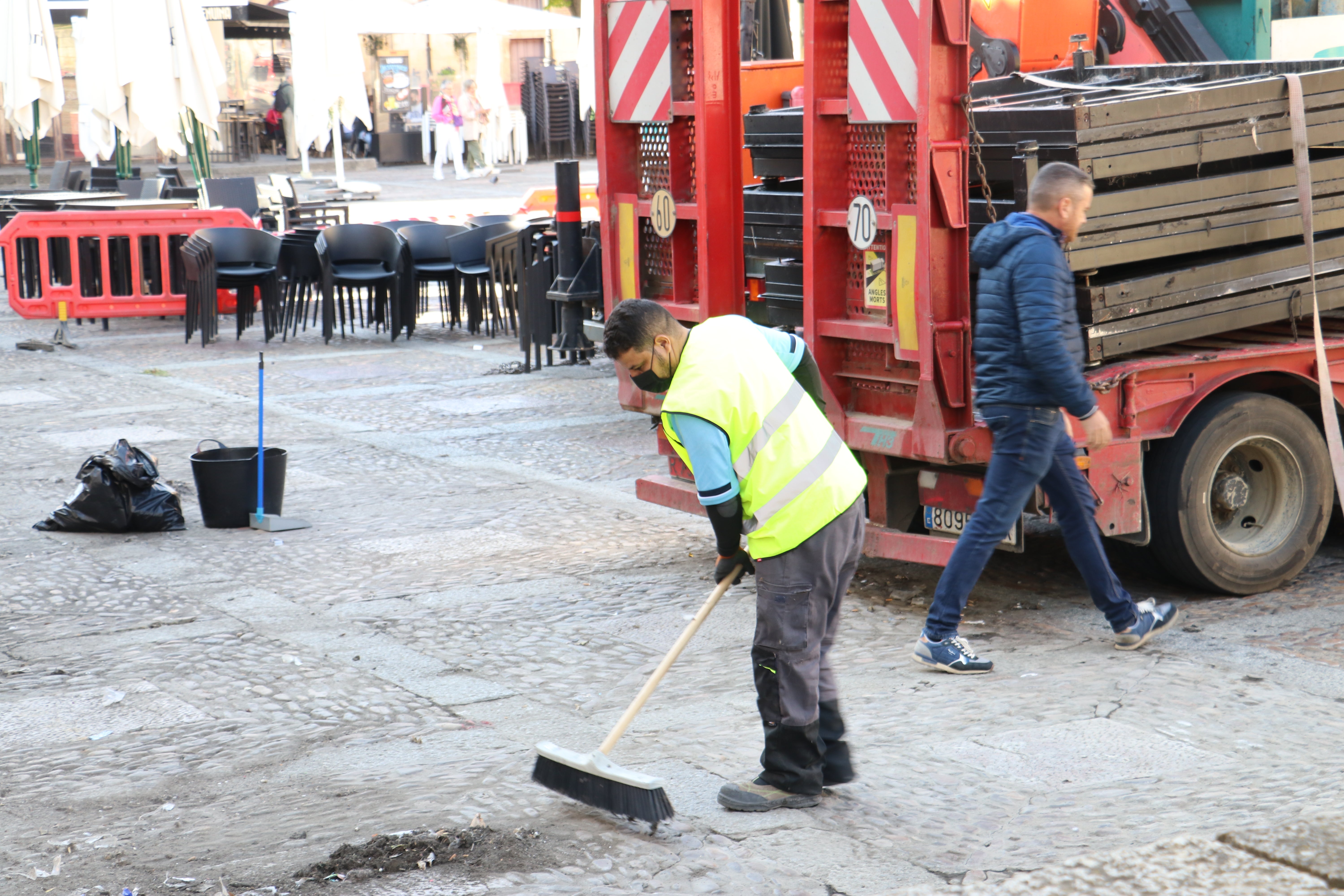 Retirada de los veladores de la plaza San Marcelo