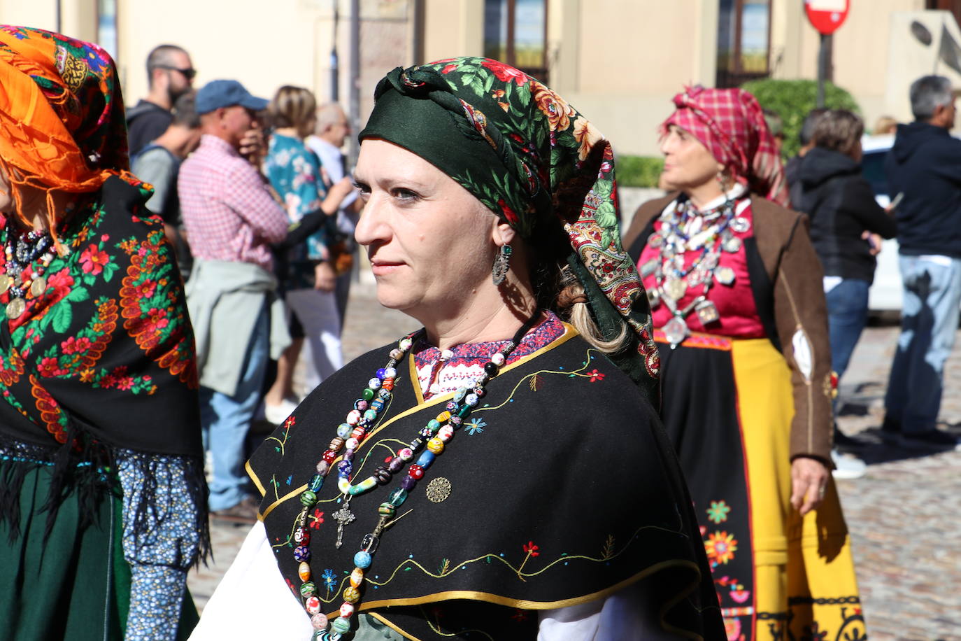 Desfile de la indumentaria tradicional del Viejo Reino