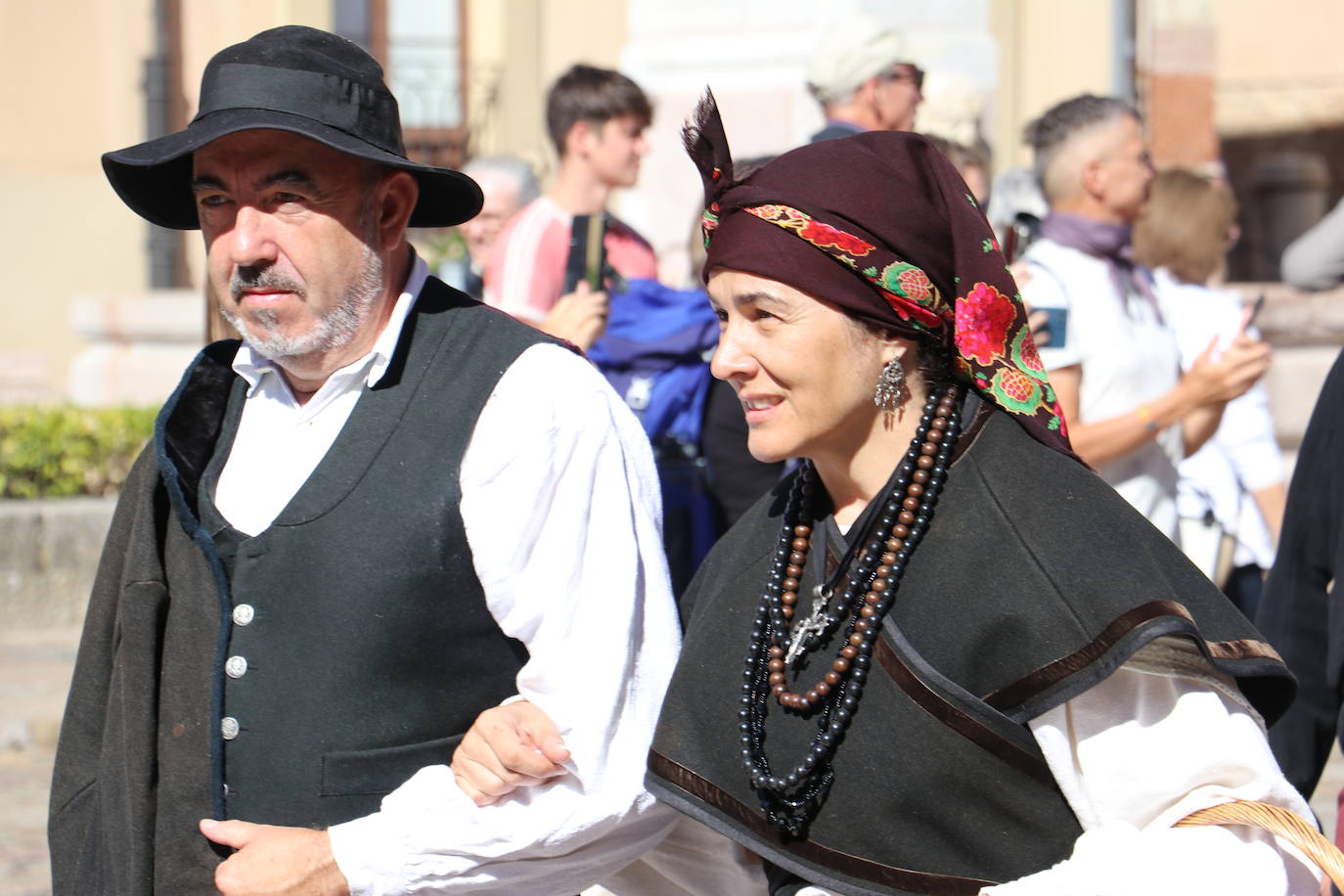 Desfile de la indumentaria tradicional del Viejo Reino