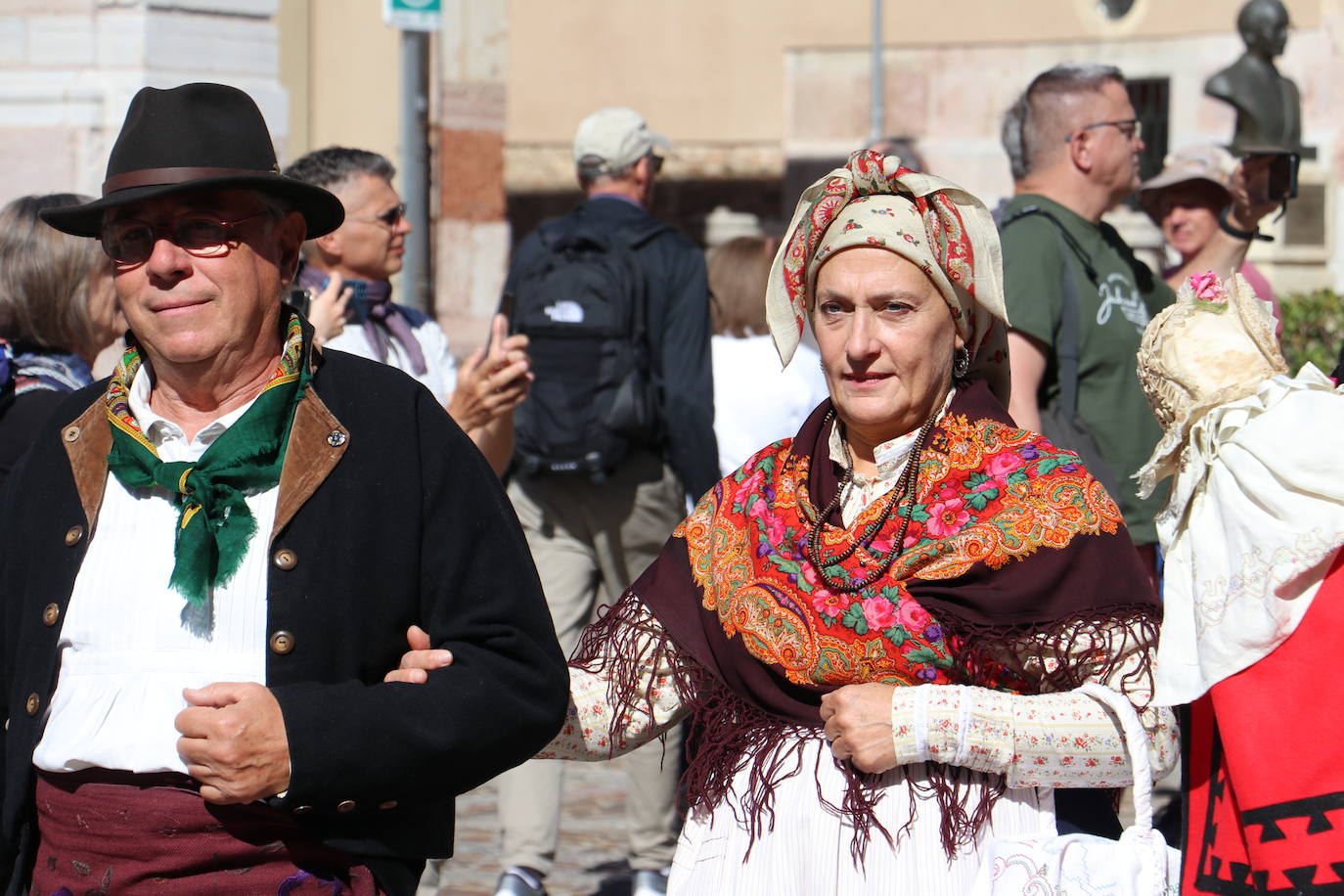 Desfile de la indumentaria tradicional del Viejo Reino