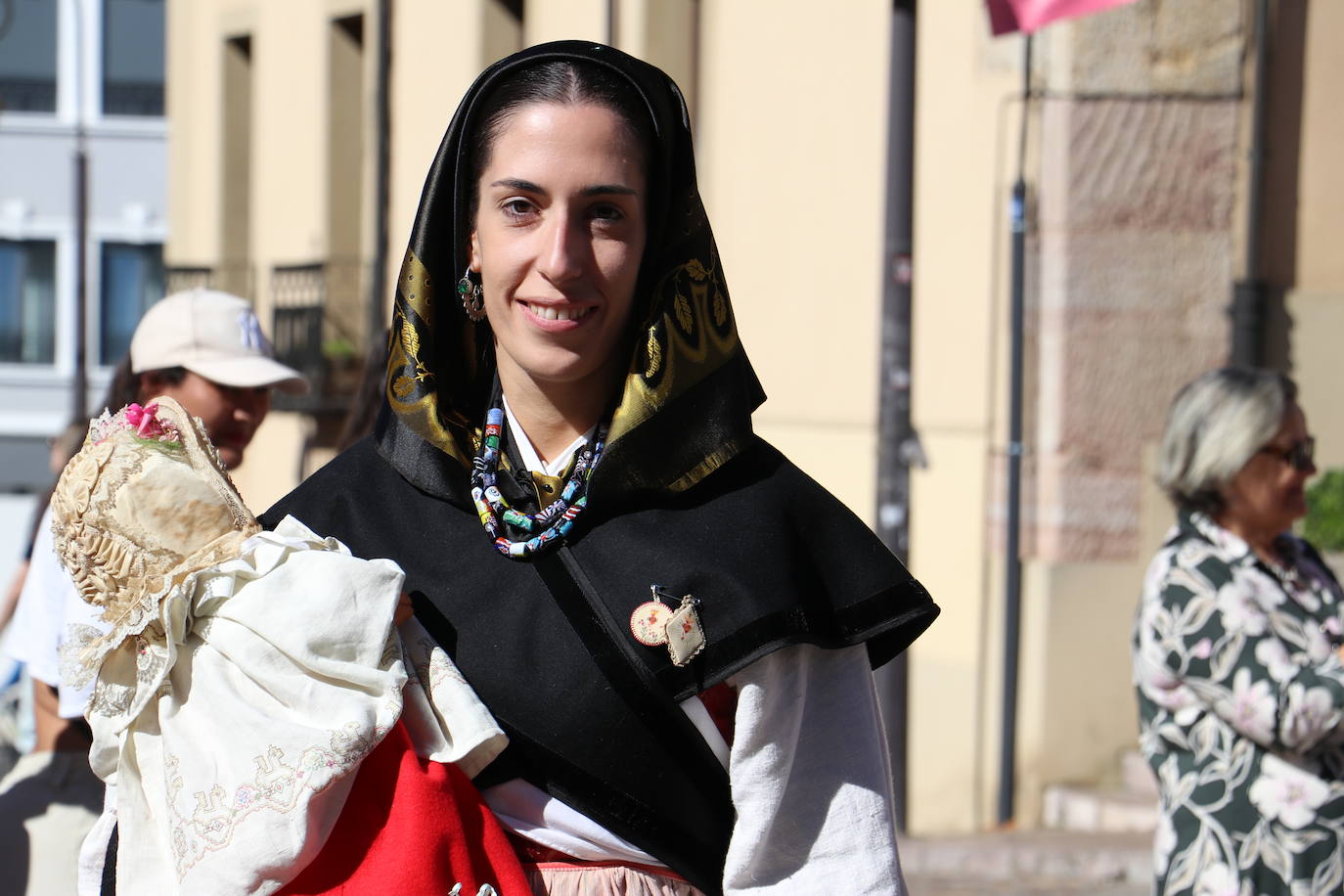 Desfile de la indumentaria tradicional del Viejo Reino