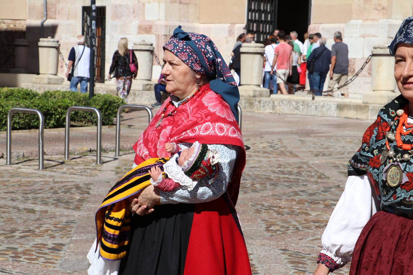 Desfile de la indumentaria tradicional del Viejo Reino