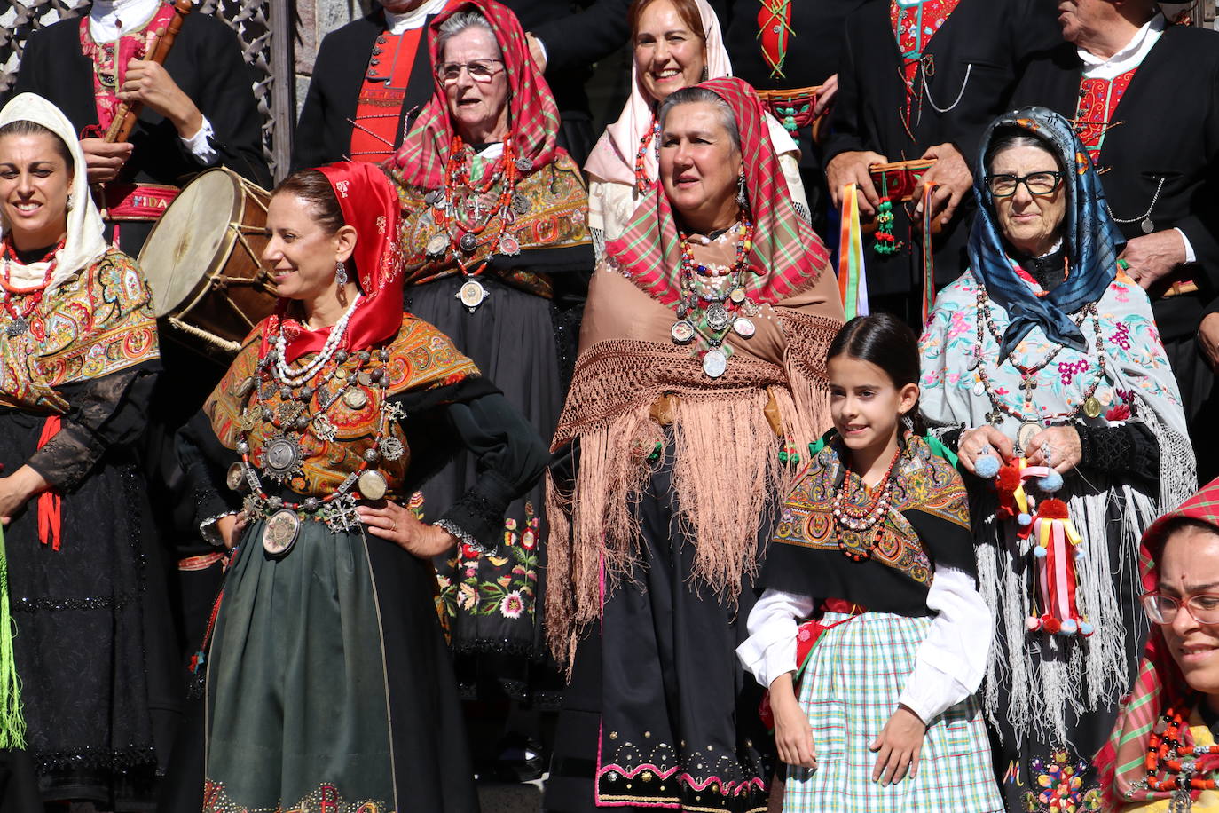 Desfile de la indumentaria tradicional del Viejo Reino