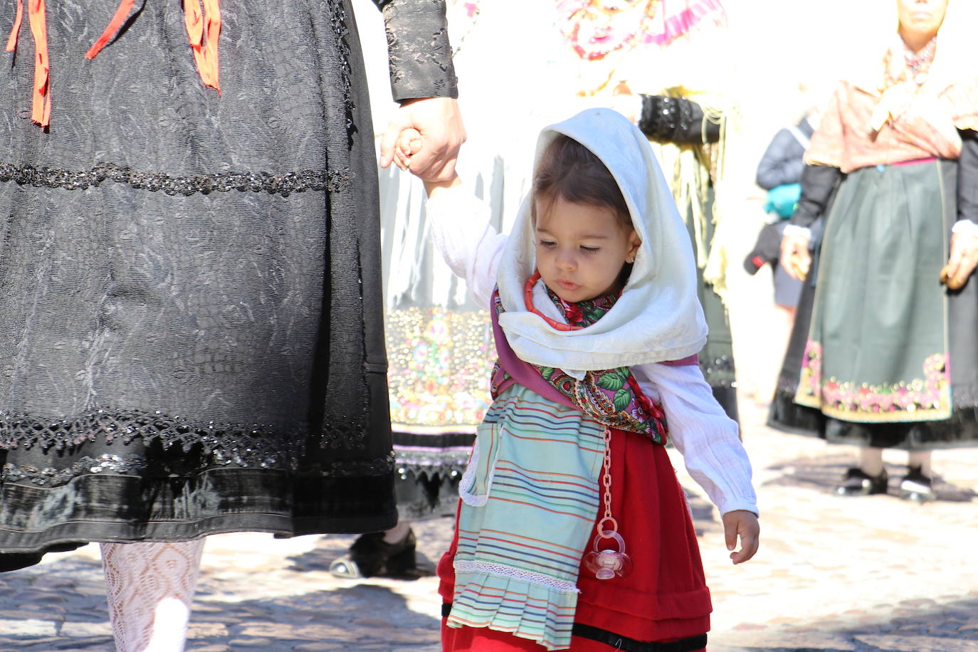 Desfile de la indumentaria tradicional del Viejo Reino