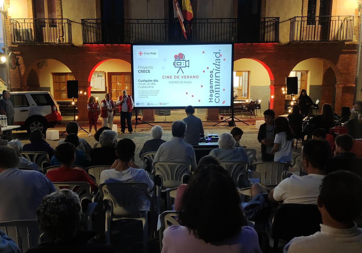 Cruz Roja cierra este miércoles su ciclo de cine de verano en Sierra Pambley