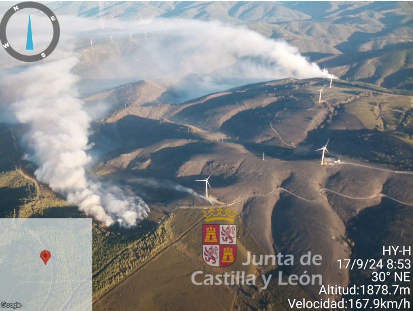 Imagen secundaria 1 - El incendio de Brañuelas visto desde el helicóptero.