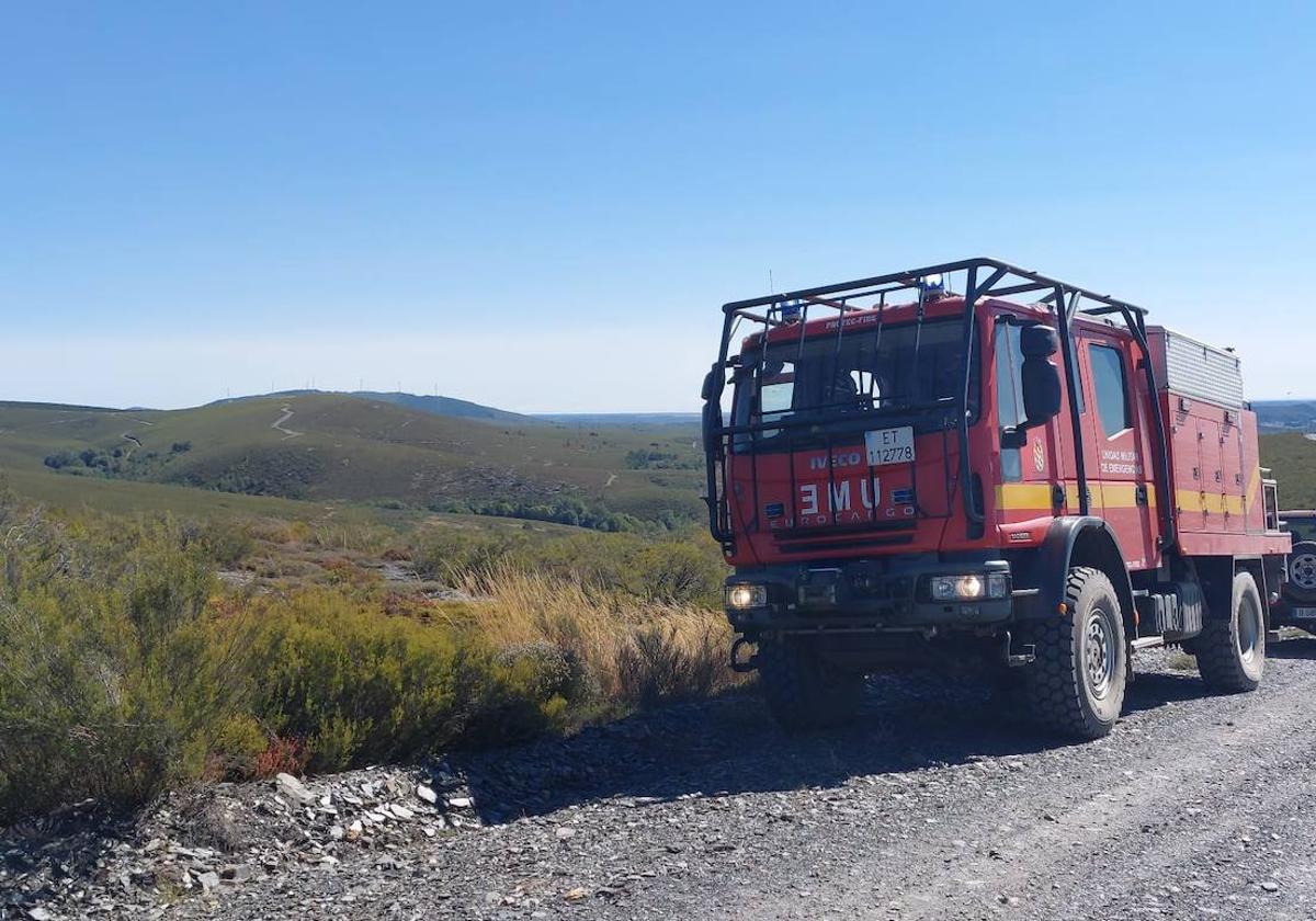 La UME asegura el perímetro del incencio en Brañuelas