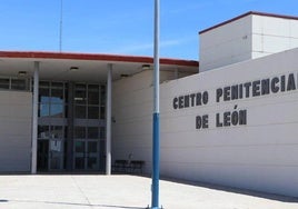 Entrada de la prisión leonesa de Mansilla de las Mulas.