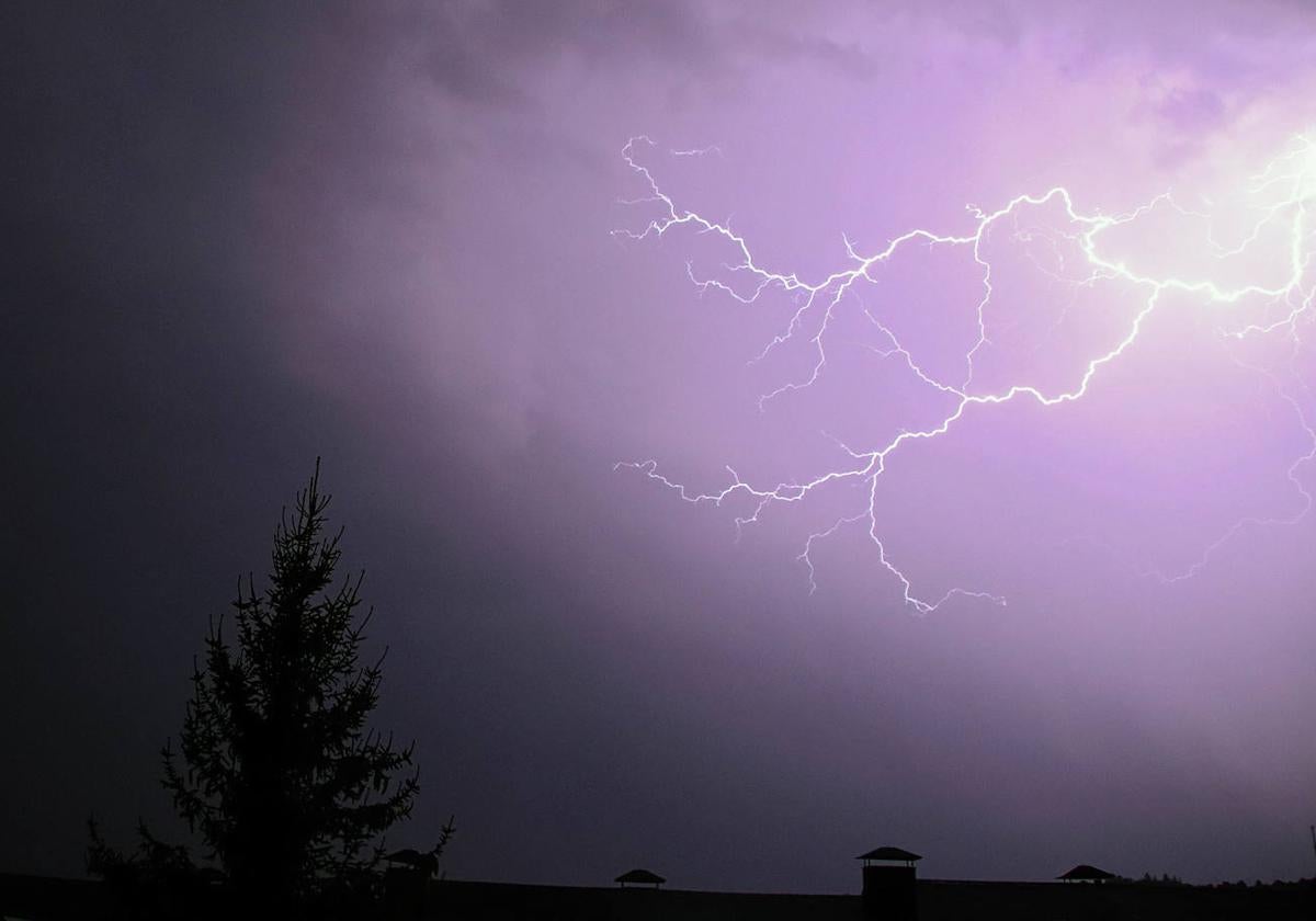 Imagen de archivo de una tormenta en León.