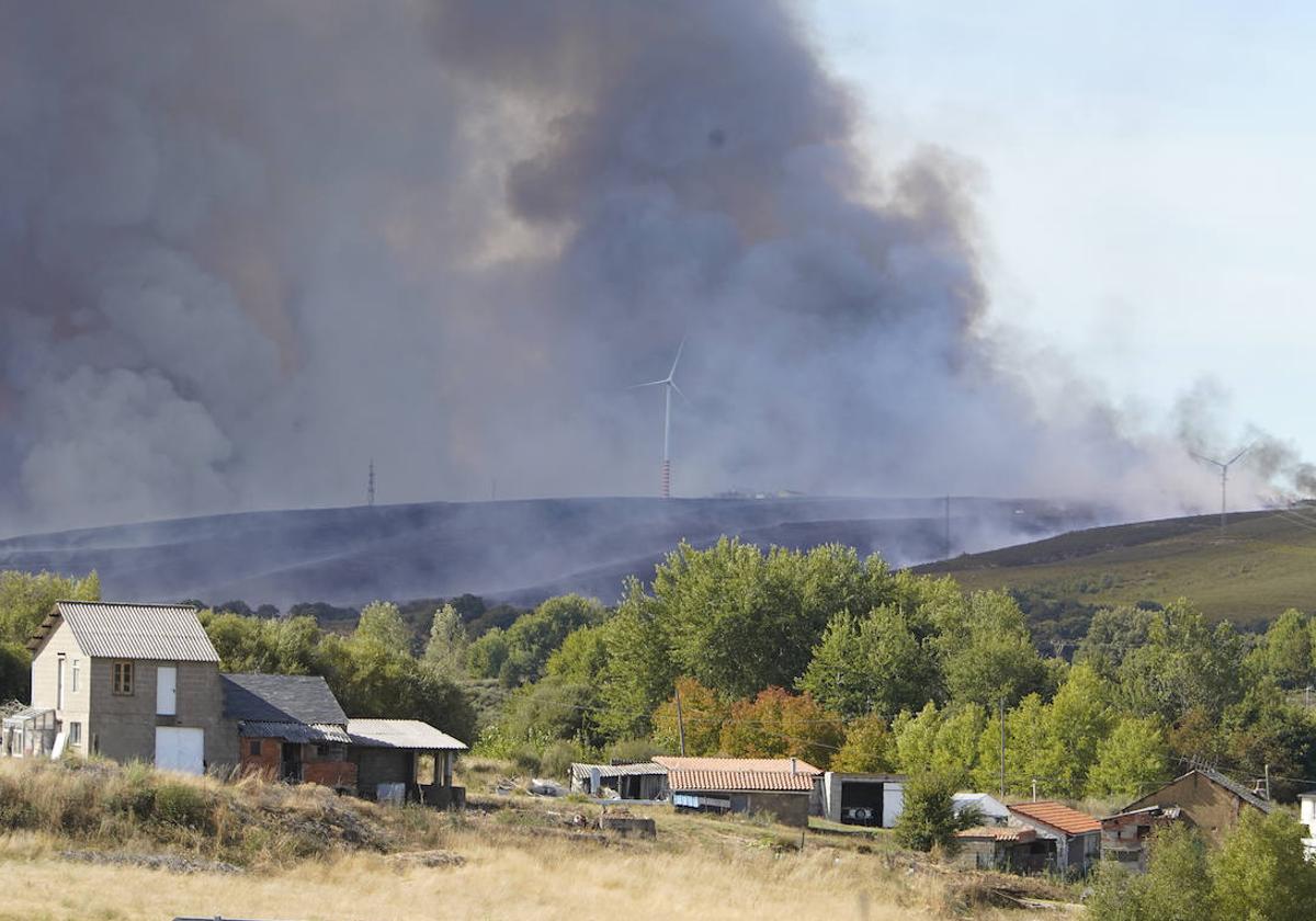 Vista del incendio desde Tremor de Abajo.