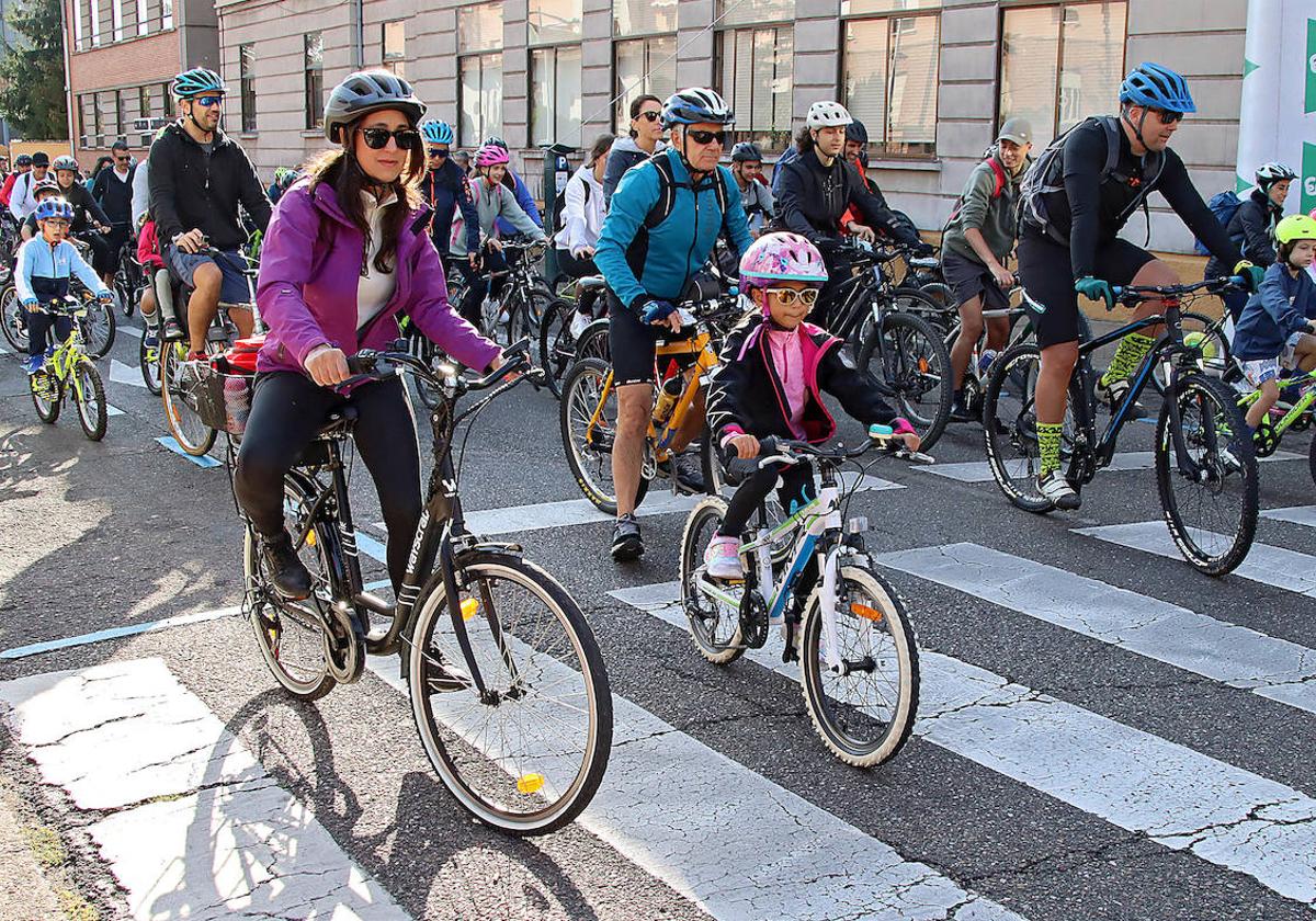 Salida del Día de la Bici en León.