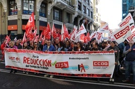 Concentración de los sindicatos frente a la Fele.