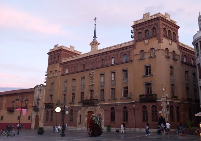 Seguramente, el edifciio que hospedó a la Reina Isabel II a su paso por León. 2024.