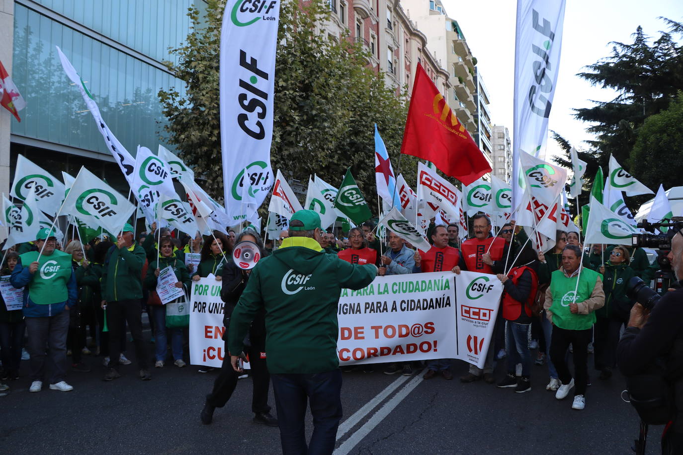 Concentración en León por la falta de personal en la Seguridad Social