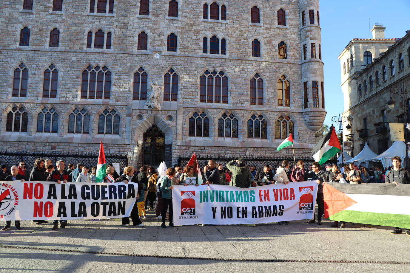 Más de un centenar de personas se concentran en Botines en apoyo a Palestina