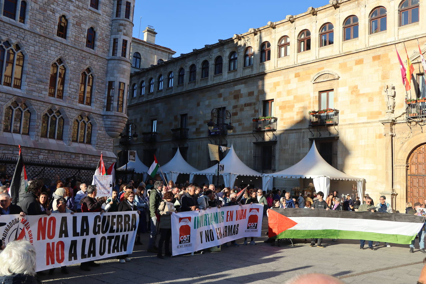 Más de un centenar de personas se concentran en Botines en apoyo a Palestina