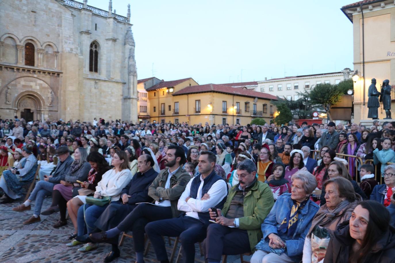 Las 100 doncellas evitan ser tributo un año más