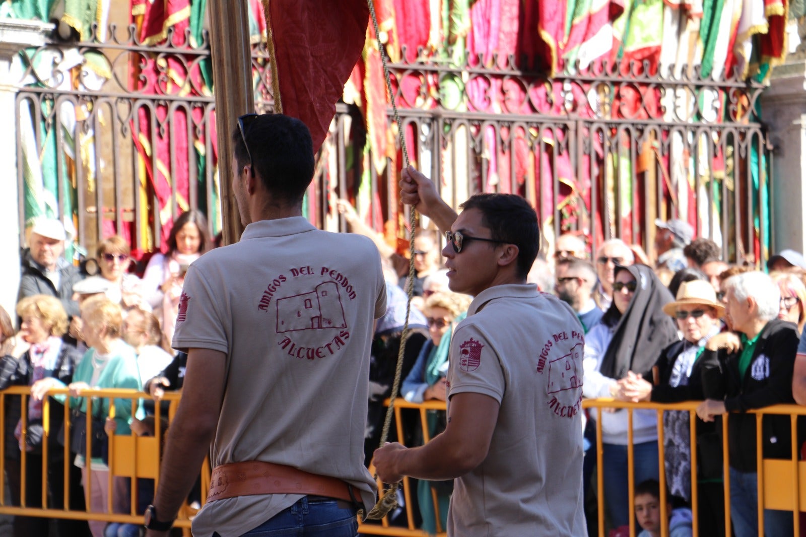 Todas las imágenes del desfile y concentración de pendones por San Froilán