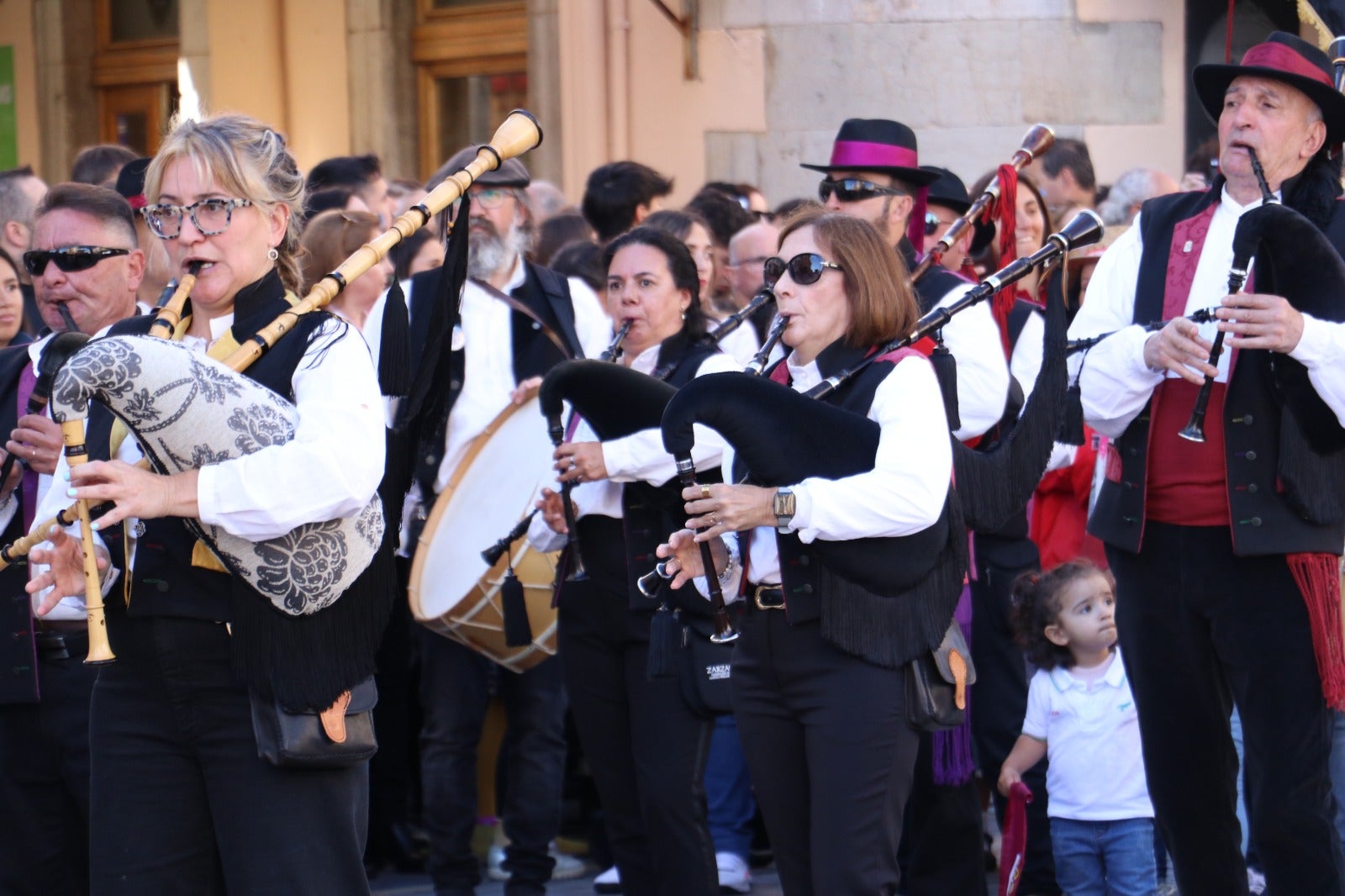 Todas las imágenes del desfile y concentración de pendones por San Froilán