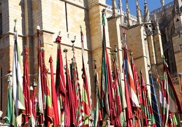 Todas las imágenes del desfile y concentración de pendones por San Froilán