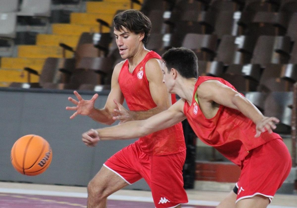 Un entrenamiento de la Cultural de baloncesto.