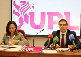 La procuradora por UPL, Alicia Gallego; y el presidente de UPL, Carlos Javier Salgado, en la rueda de prensa de este viernes.