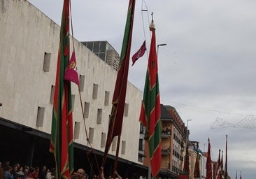 Los pendones vuelven a teñir de color el cielo de La Virgen