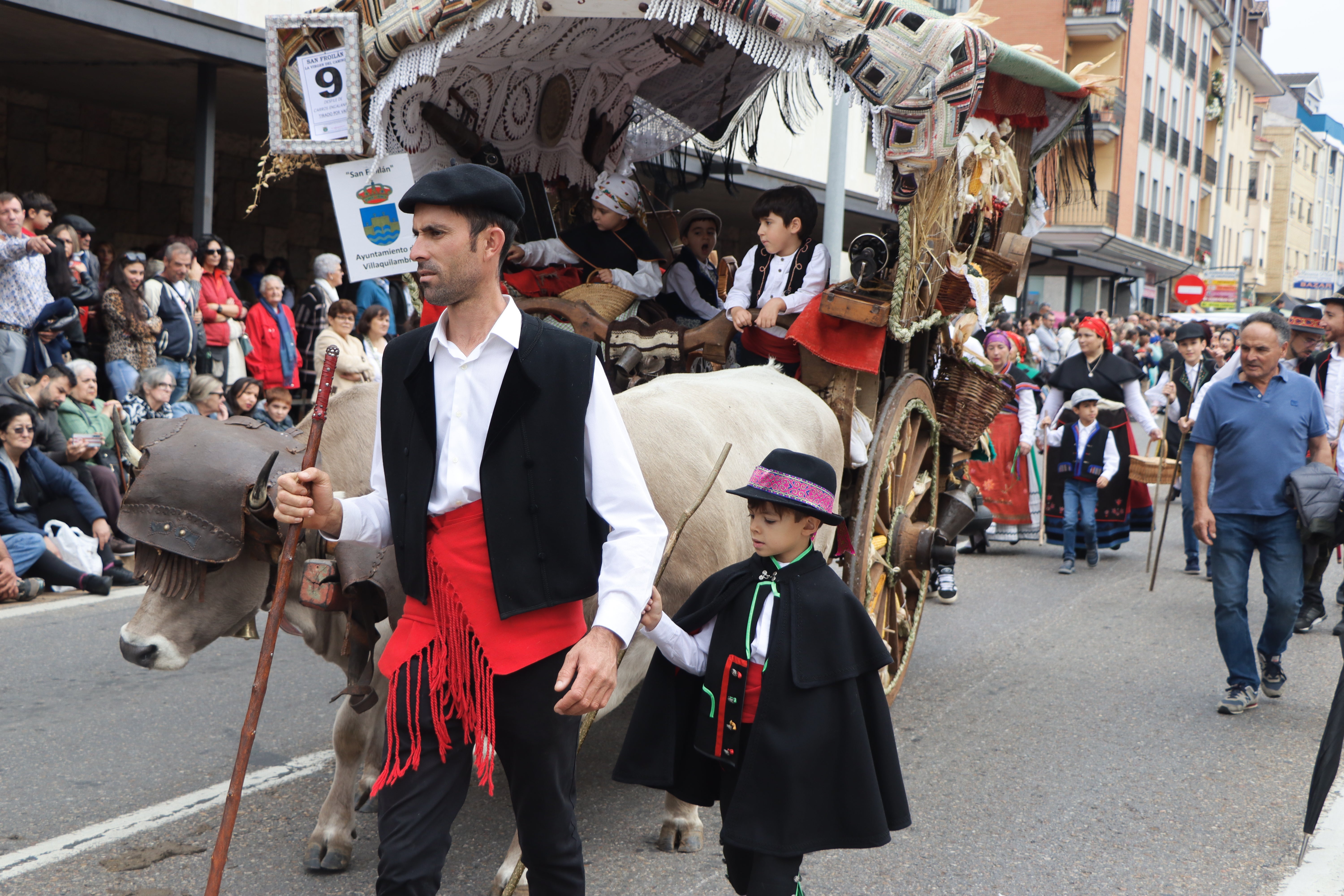 Los carros engalanados en la romería de San Froilán