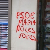 El centro de León amanece plagado de pintadas contra el Partido Socialista