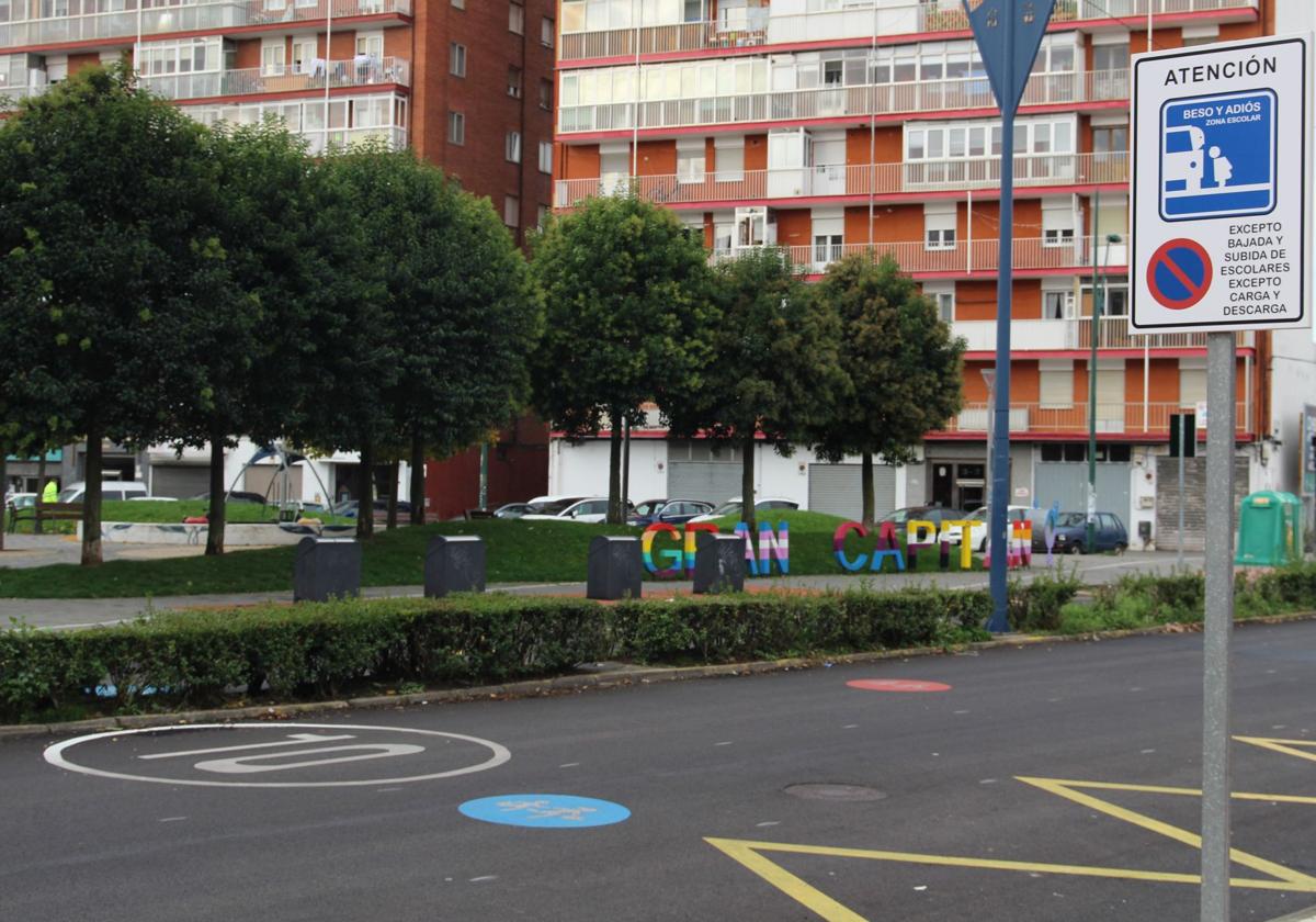 Obras de asfaltado en la calle Azorín y el entorno del colegio La Anunciata.